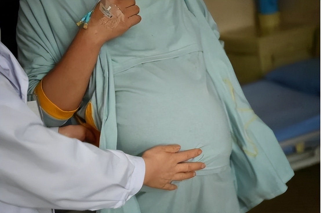 女子生女婴3天后又产子,广东22岁女孩产下双胞胎悲剧了