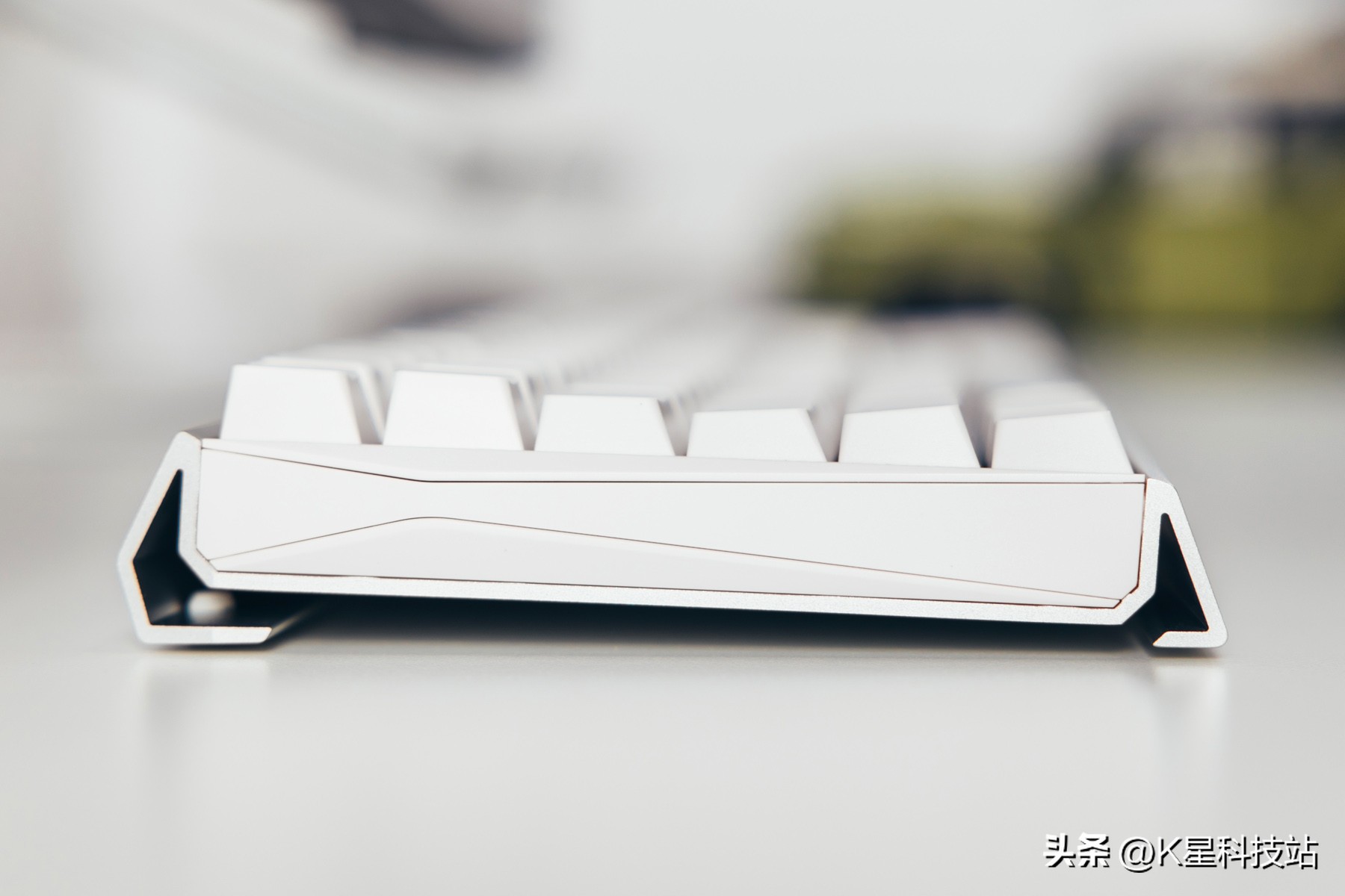 我的桌面我做主，一套平淡无奇白色系生产力+重度娱乐桌面分享