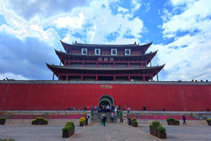 这座好吃好玩好住的云南小城，我劝你一定早点去