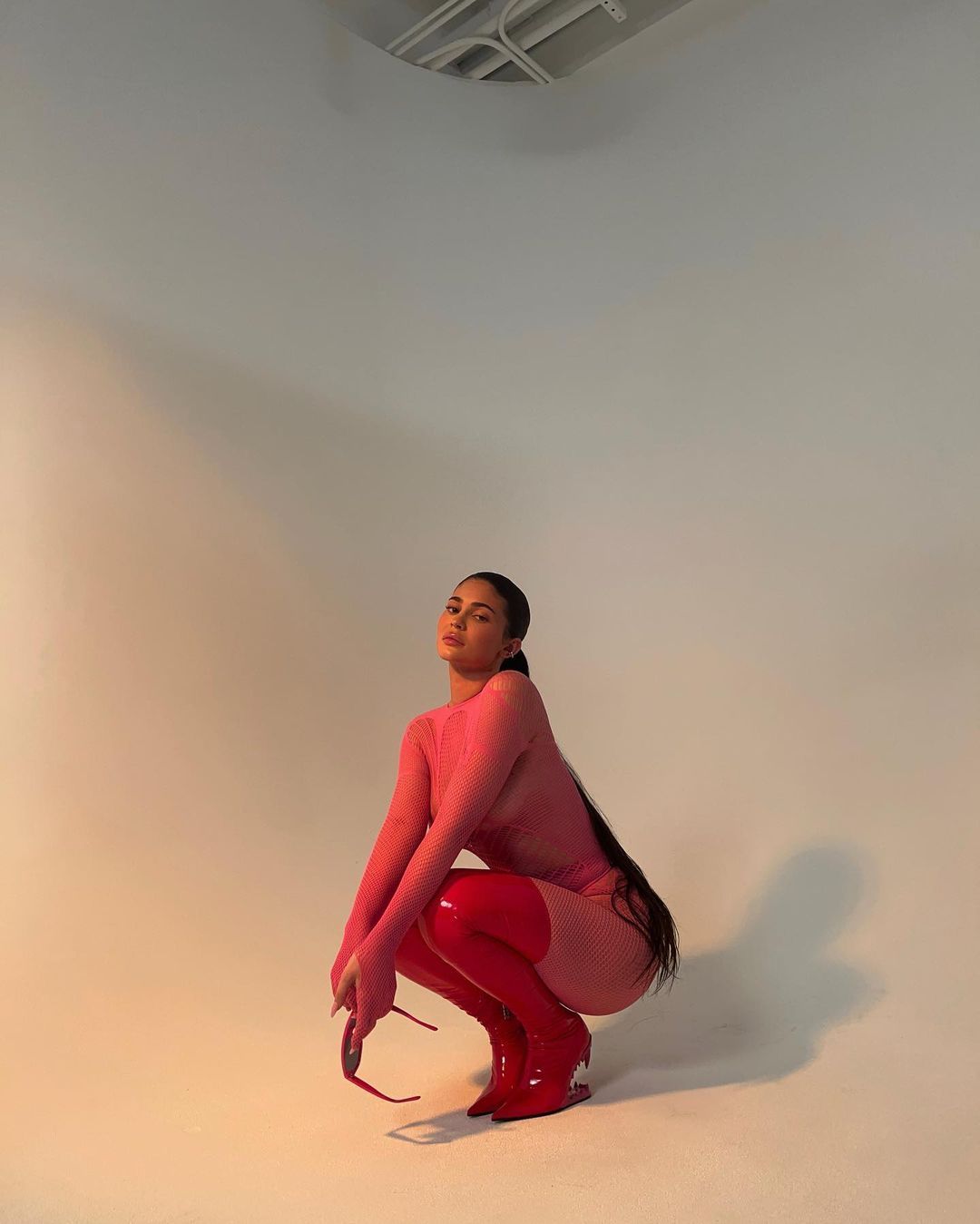 卡戴珊詹娜迷人照片,詹娜卡戴珊白色裙