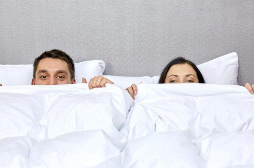 年纪大了，夫妻同房后，尽量少做这3件“伤身”事，对健康没好处