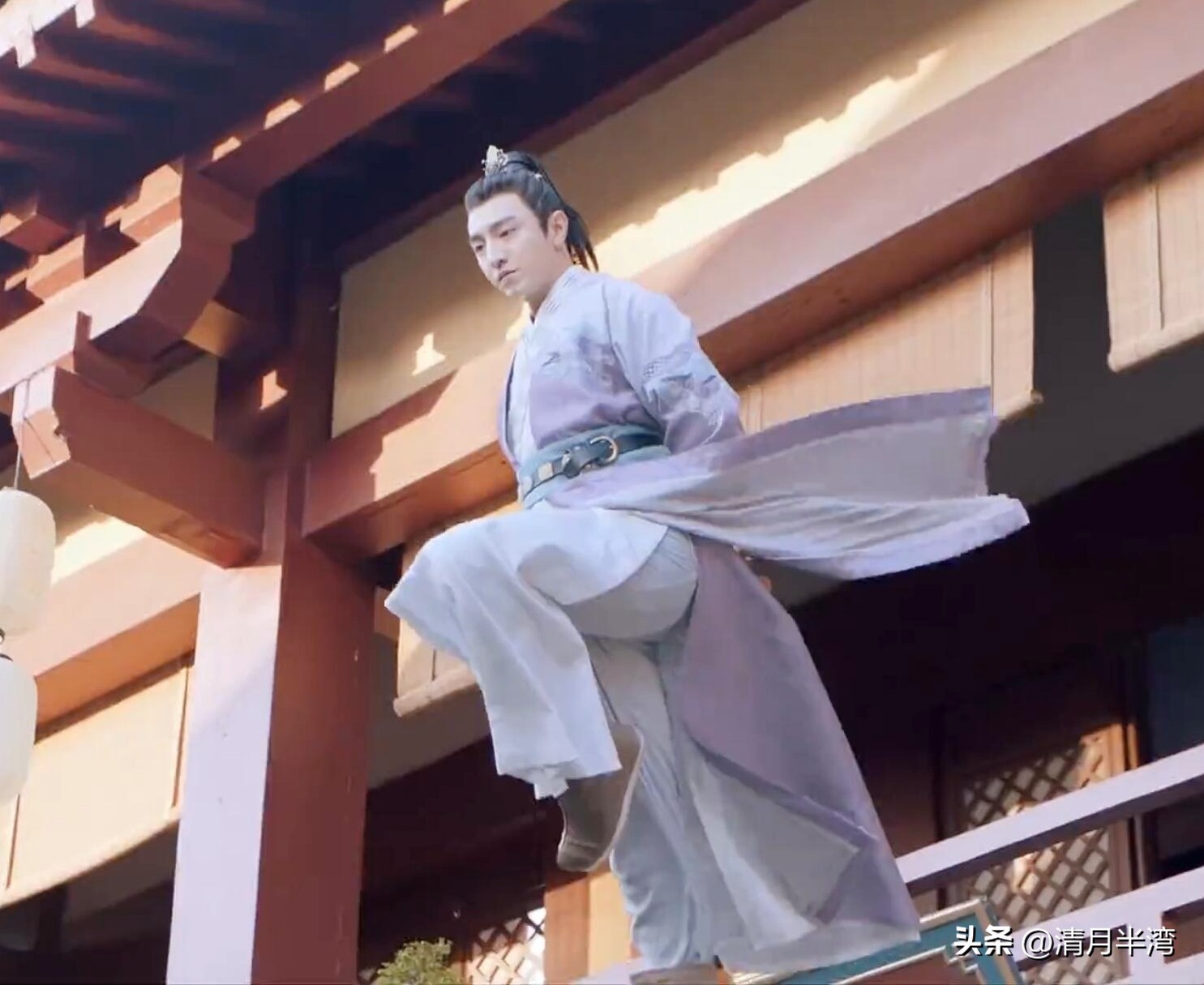 走路像街溜子就别尬演贵公子,8位男星告诉你,什么才是矜贵优雅