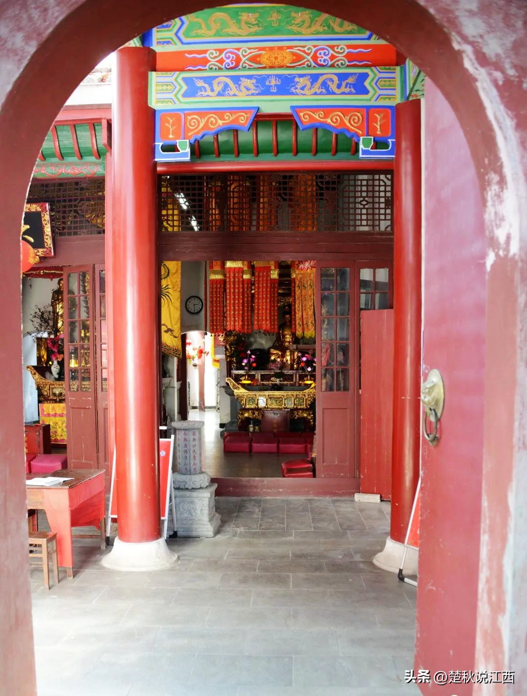 甘棠湖上“娘娘庙”，是为闹市中的一方净土，风光旖旎，四季浪漫