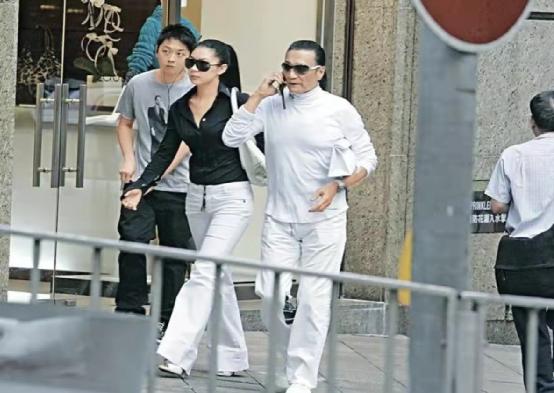 被84岁谢贤养了12年,被谢贤养了12年的coco