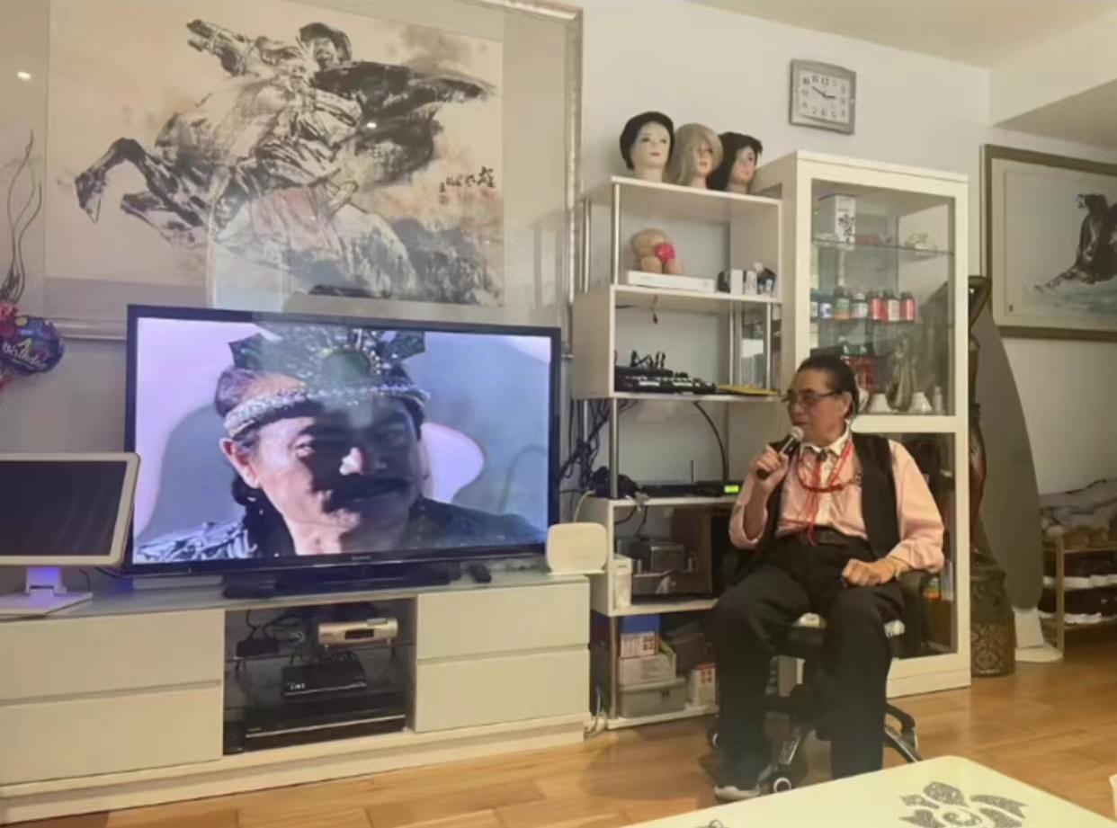 88岁“纣王”达奇定居澳洲！宴客吃披萨快餐，住宅堆满杂物显简陋