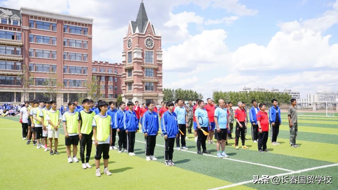 绿茵逐梦想拼搏向未来我校第一届“黄金杯”超级足球联赛圆满结束