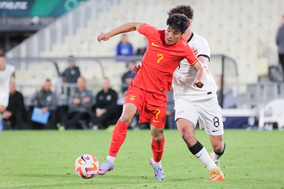 国足友谊赛0:0平新西兰,中国男足2-1泰国武磊三次错失单刀