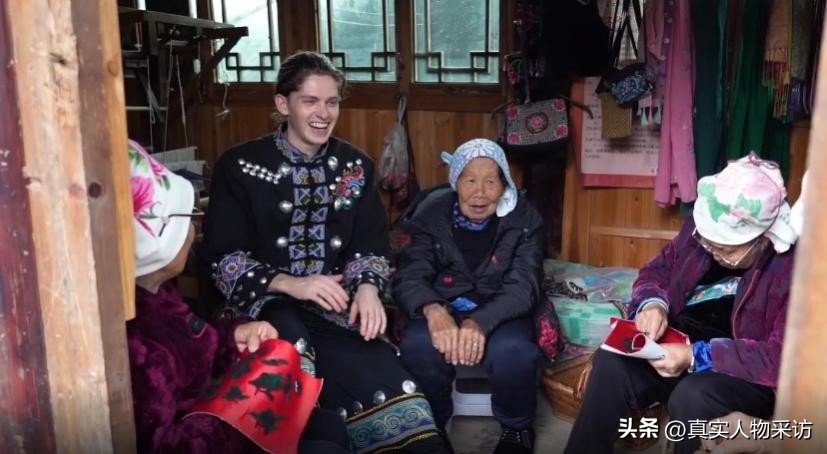 我，英国人，与中国女友相爱，每月上缴工资，想当个中国好女婿