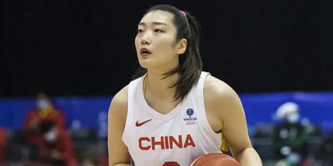 李梦：16岁差点退役，母亲患癌，父亲尿毒症，如今撑起女篮一片天