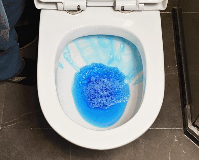 日本上完厕所的纸能丢进马桶吗,日本厕纸应该冲走还是放纸篓