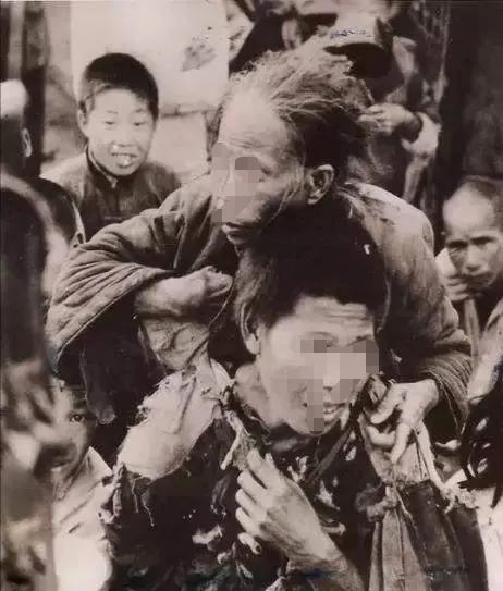 老太太木棍打鬼子,老太太面对日本鬼子英勇不屈