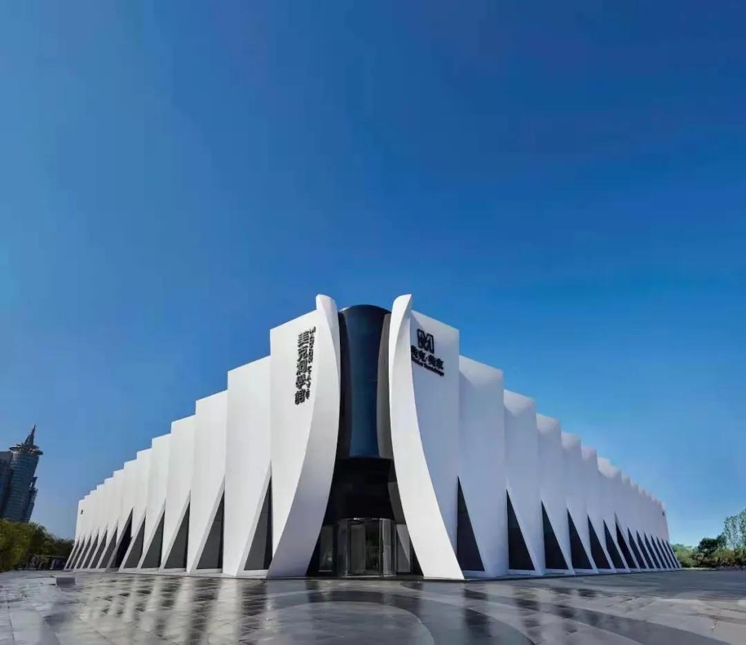 “疯狂大胆”的美克家居洞学馆如何颠覆传统家具店想象？