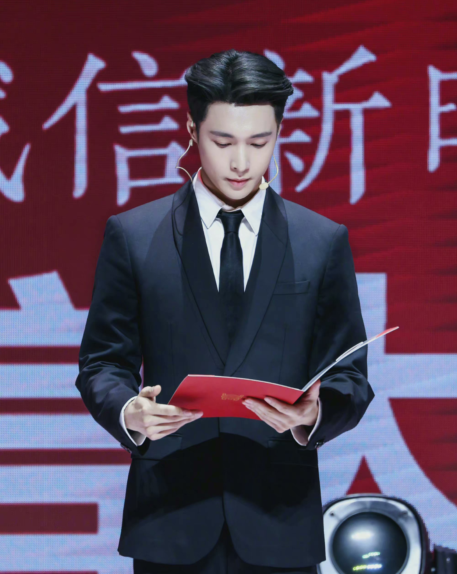 张艺兴被官方授予的称号,张艺兴获得嘉奖