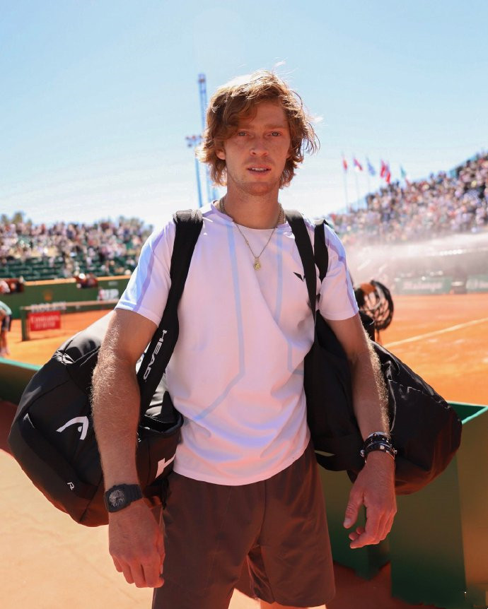 蒙特卡洛大师赛西西帕斯挺进八强,蒙特卡洛大师赛最新赛况辛纳