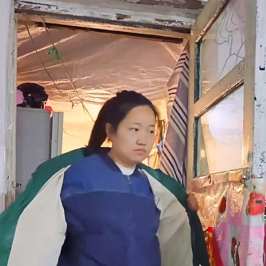 下雨天真的太适合在家吃火锅了,下雨天适合吃火锅视频