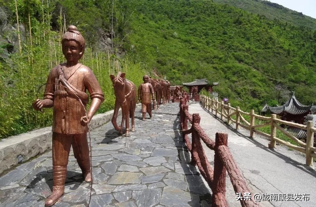 浜斾竴搴峰吇鏃呮父,浜斾竴搴峰吇搴﹀亣鏀荤暐