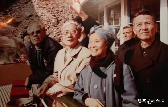 外交官穿衣风格,外交官的衣服是谁搭配的