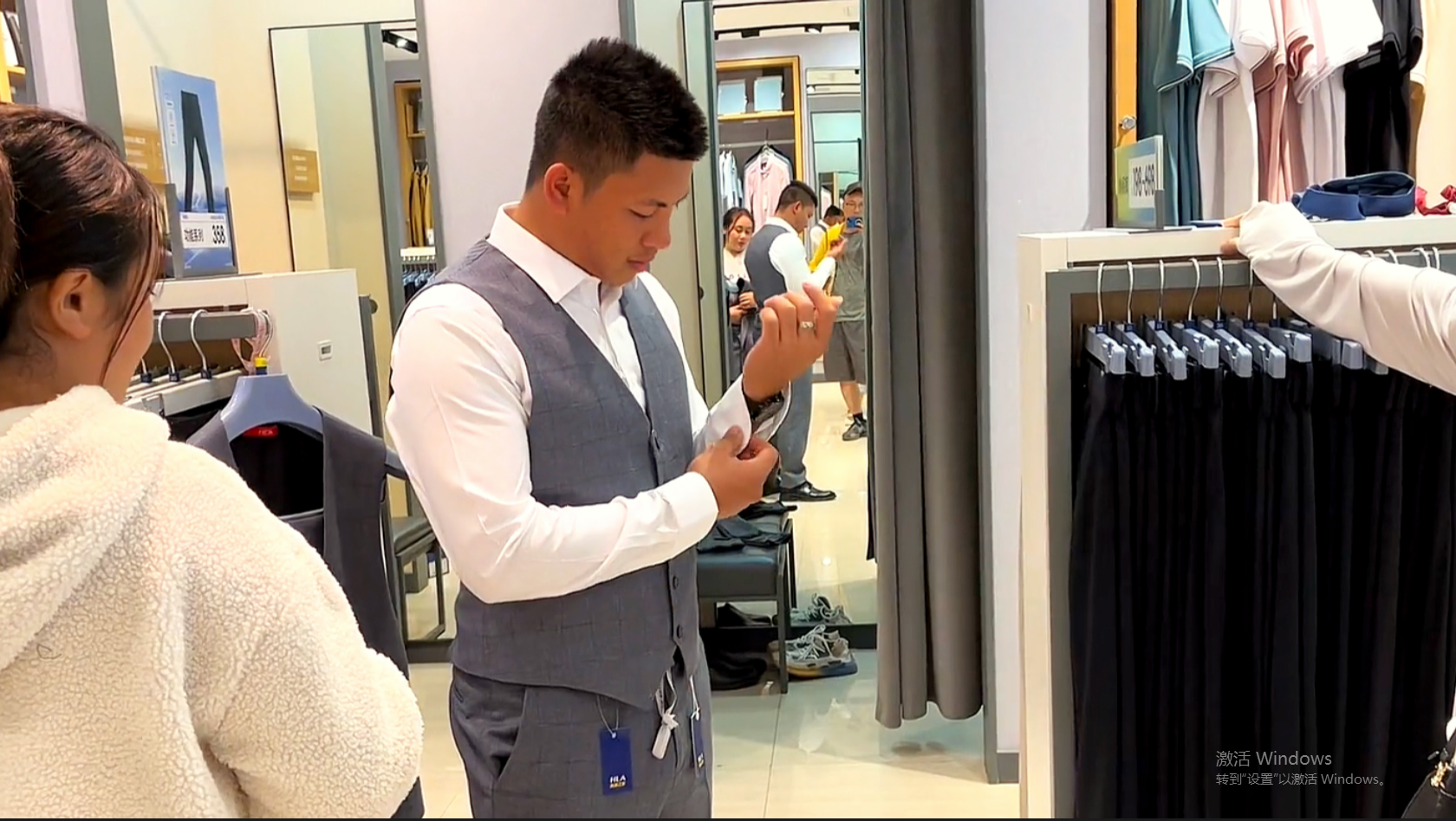 老挝媳妇2000万买橡胶树苗600万买手机，想出租大舅哥西装赚租金