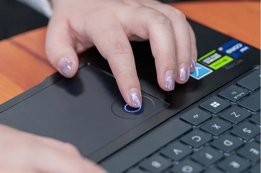 华硕灵耀pro14深度体验,高性能oled屏幕笔记本