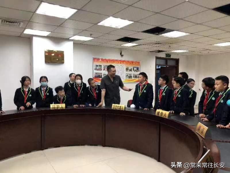 碑林区何家村小学开展“六一”与“法”“童”行活动西安之声