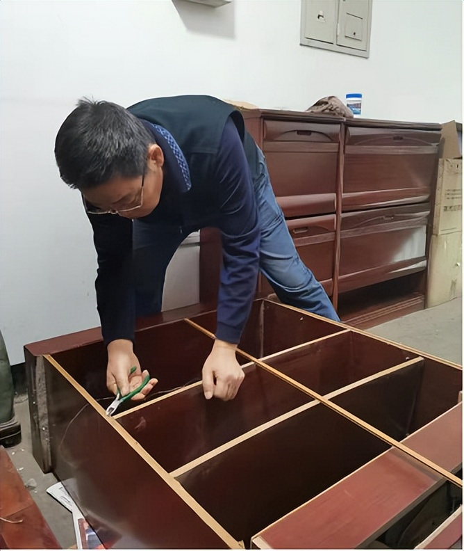 天有一双手——记军休干部吴建德义务为民服务11年