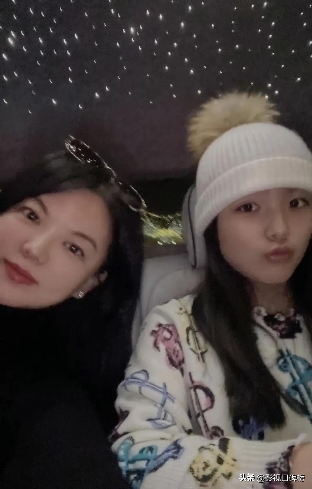 李湘全家现身英国,李湘和女儿在英国购物