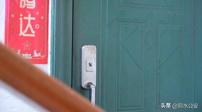 门锁完好无损家里被盗,家中被盗门锁无损
