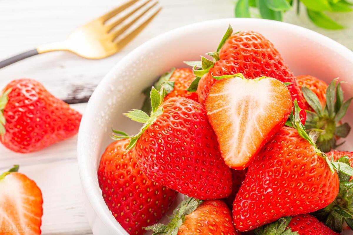 可以消除脸上皮肤痘痘的水果,吃什么水果可以消除脸上的痘痘