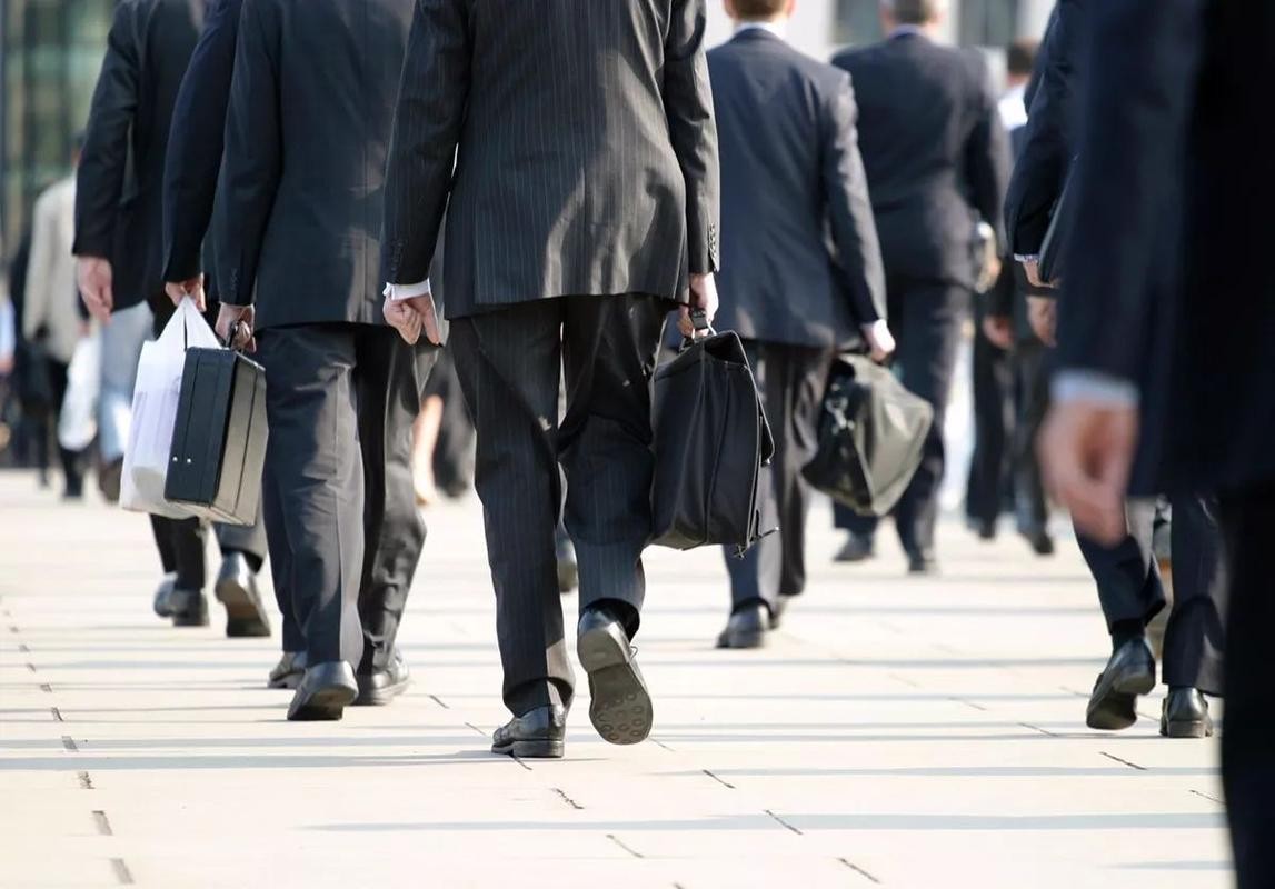 女性平均月薪8689元，有多少低收入被拉平了？真实收入是多少？