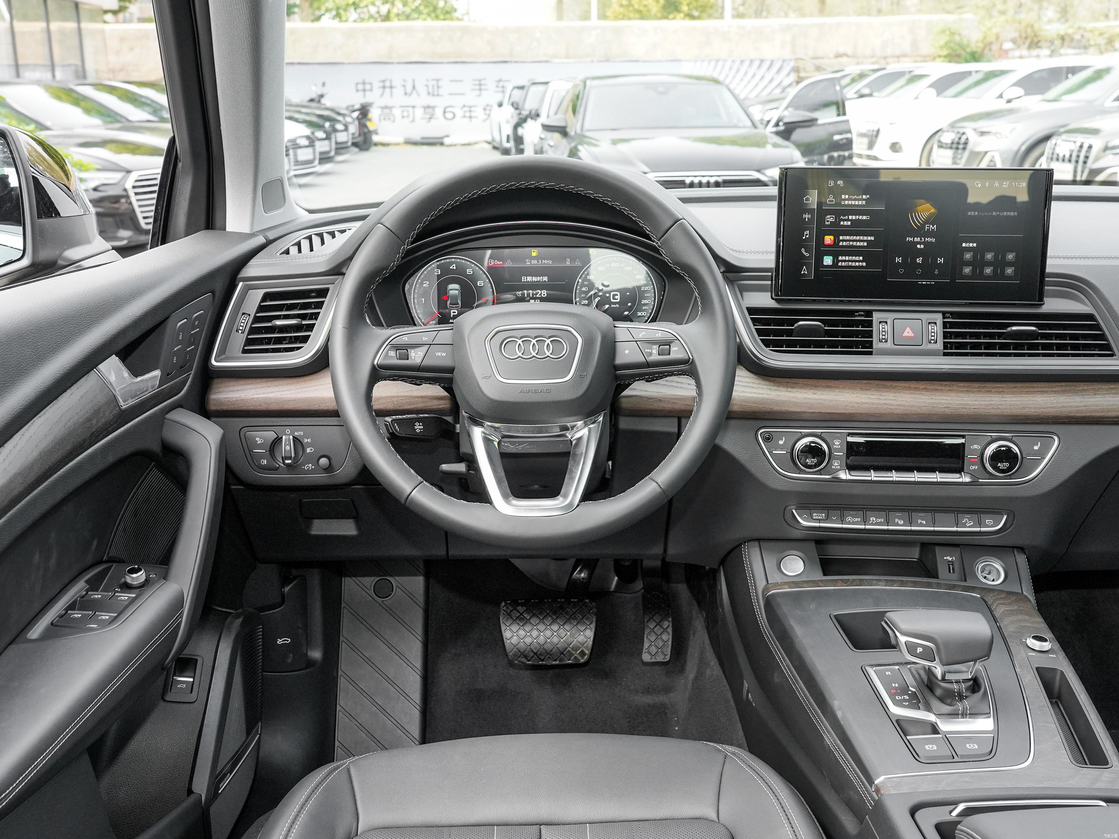 2022款奥迪q5l45t豪华致雅型试驾,2022奥迪q5l45tfsi致雅型黑色