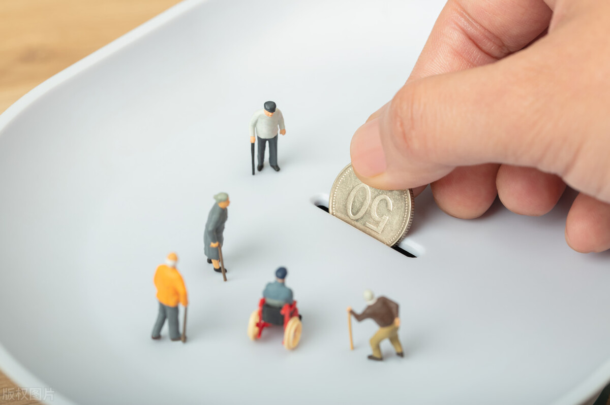 一年存800元连存20年到期多少钱,养老储蓄10万存10年能有多少利息