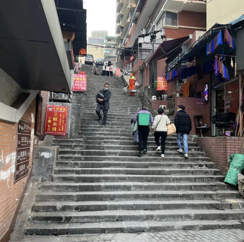 旅游不想带行李箱又想美美哒,报团旅游用不用带行李箱