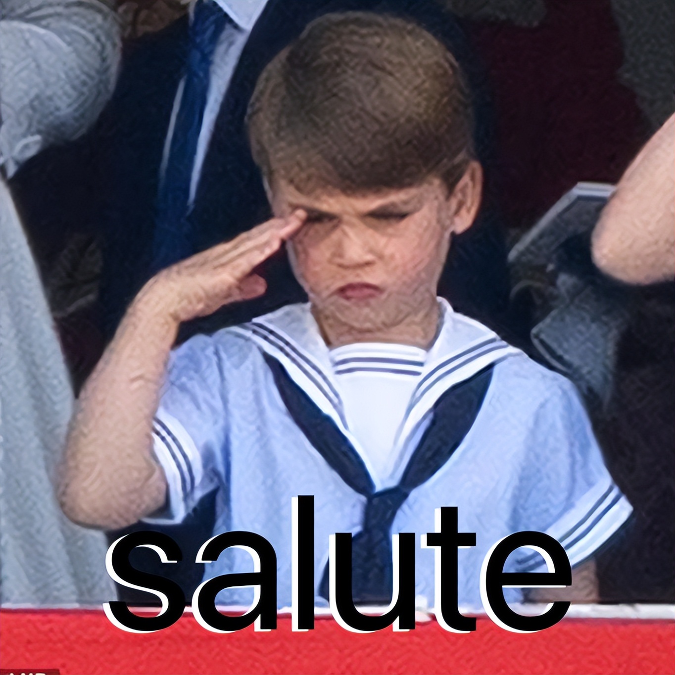 英国女王登基庆典凯特赢很大？纯白穿搭迷人优雅，带萌娃站C位