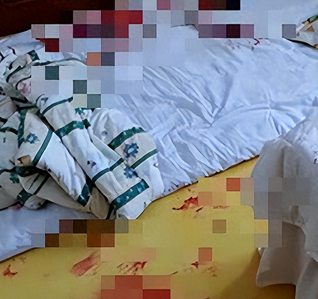 江苏51岁大姐醉酒被人扛走,51岁大姐醉酒被人扛走