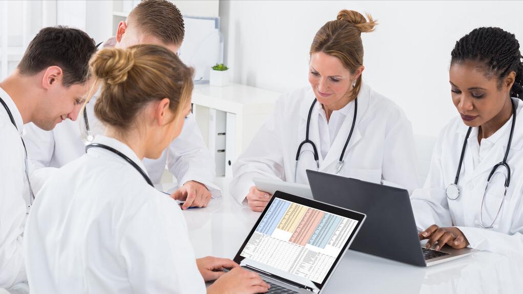 美国一女子穿短牛仔裤进急救室,美国女子穿牛仔短裤新闻