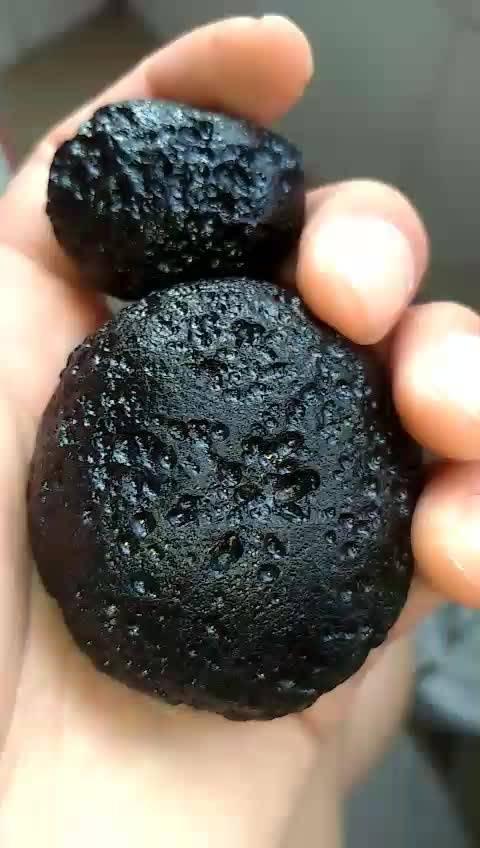 陨石和普通的石头有什么区别,怎么分辨陨石和石头