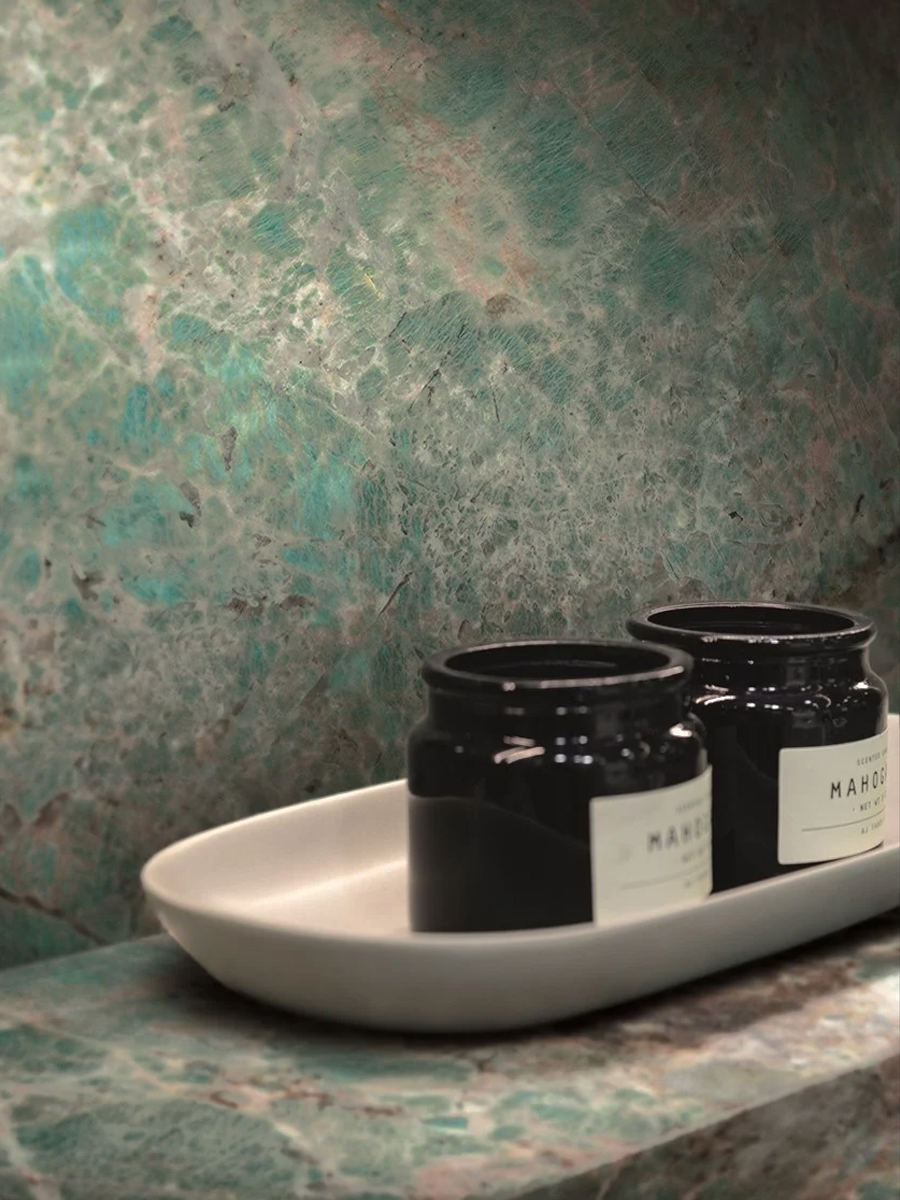 瓷砖配色卫生间,选白色亮光砖还是选浅灰色亮光砖