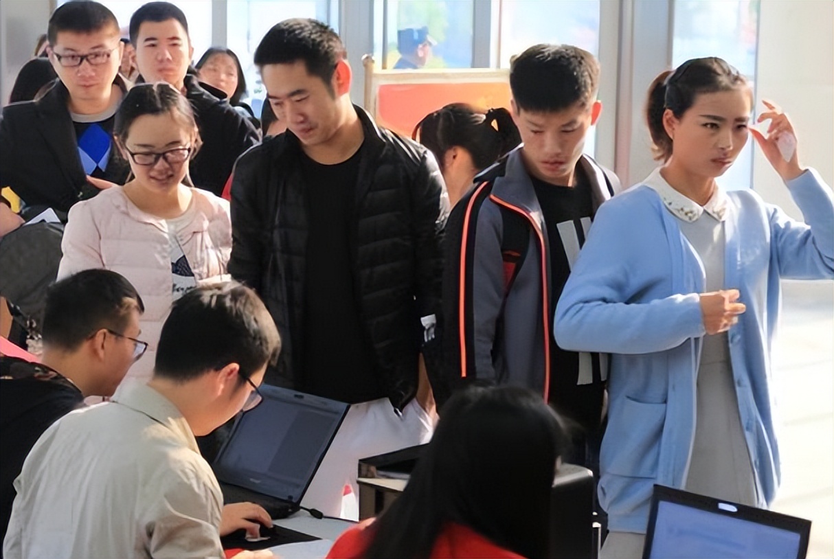 成绩好的学生破格被武大录取,武大四年被告知未被录取