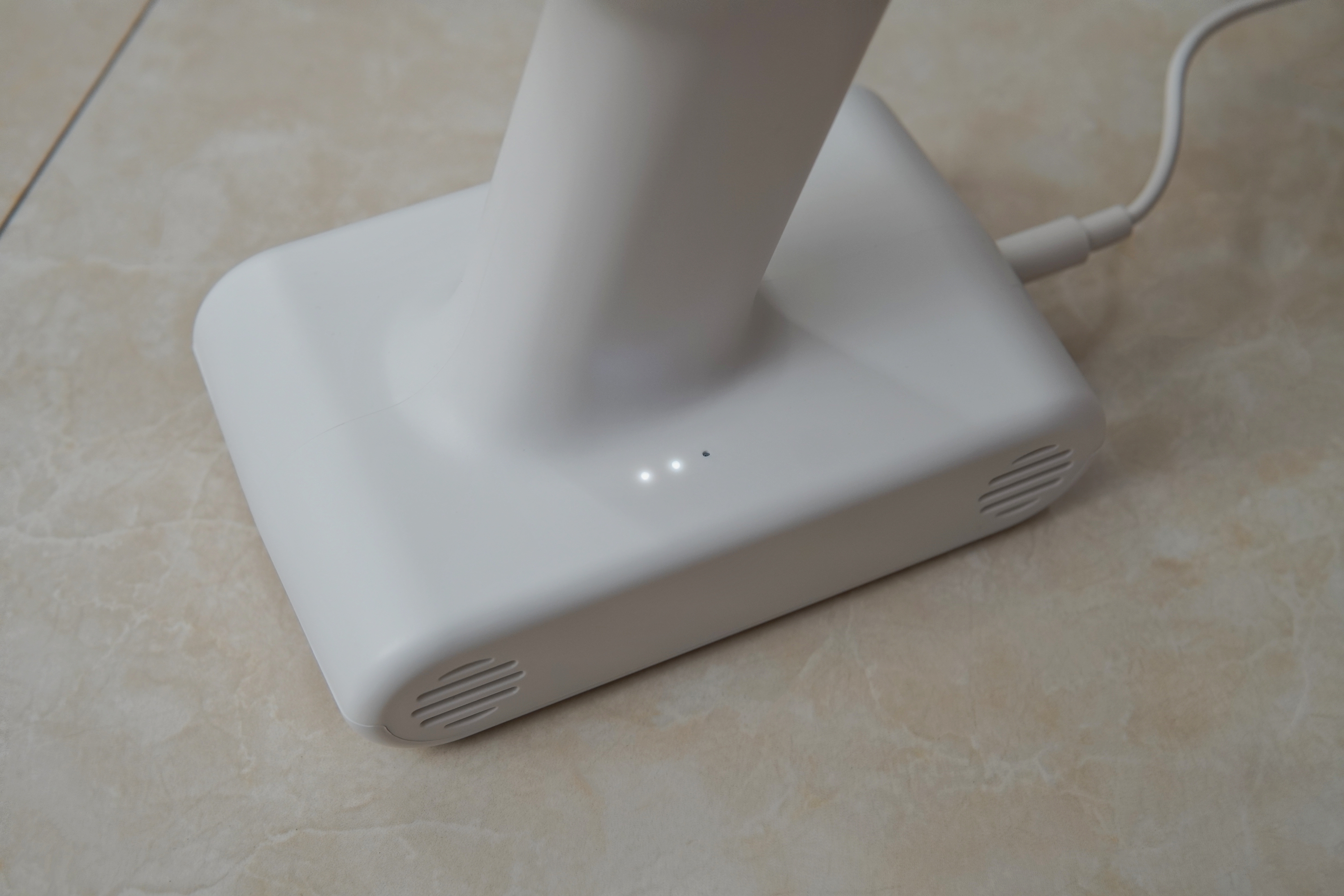 小米无线吸尘器2slim与轻羽版,小米吸尘器2和2slim测评