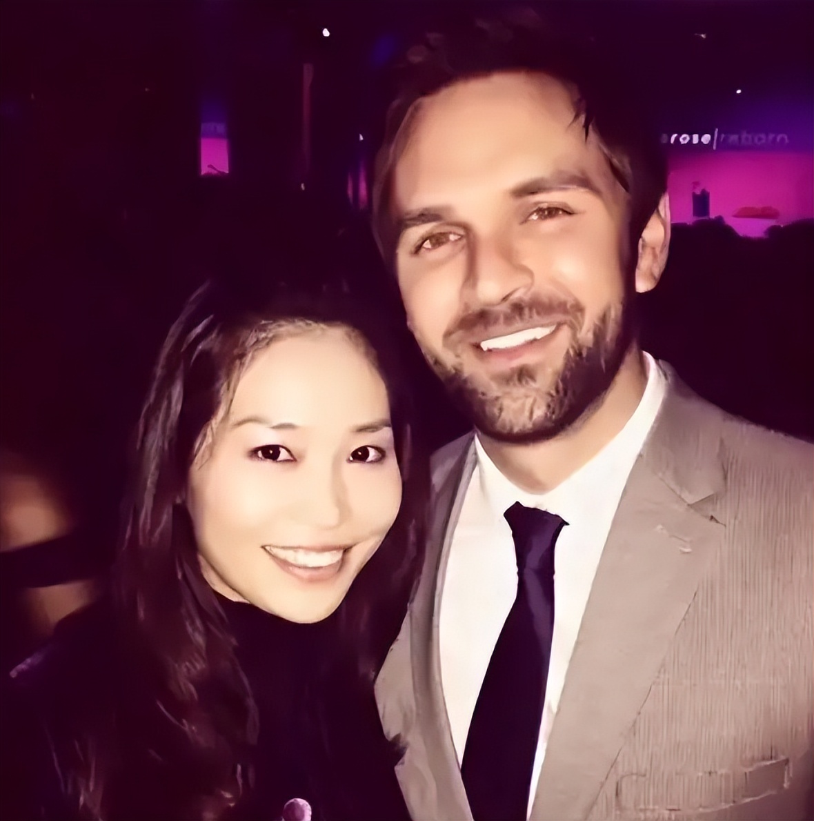 被亲爸张艺谋抛弃，公开点名巩俐毁她童年，张末都经历了什么？