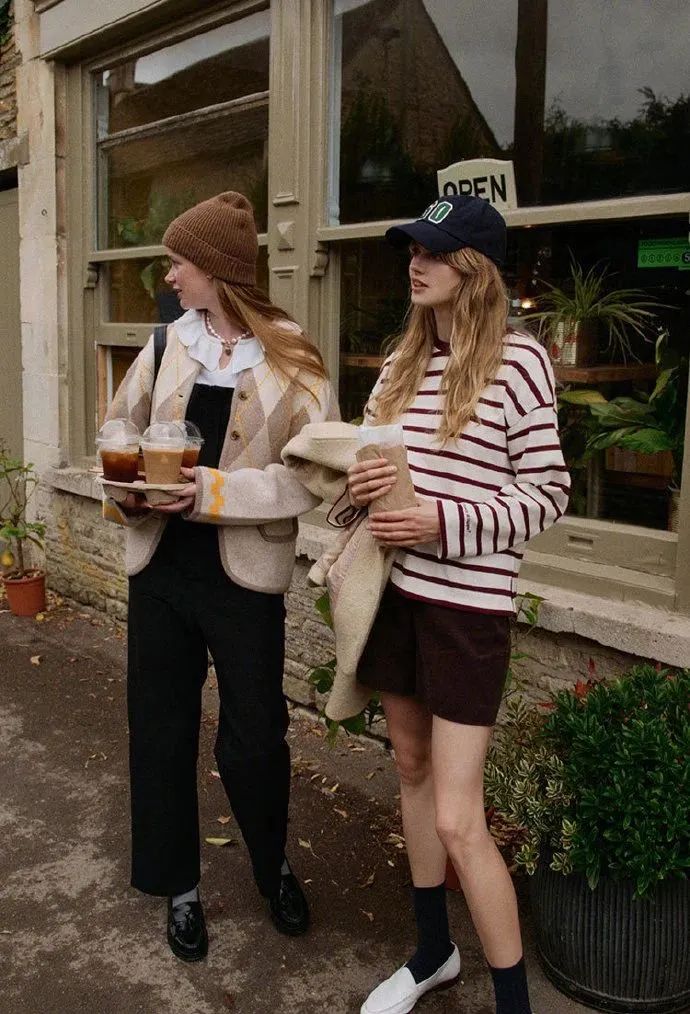 今年好看的毛衣穿搭,今年漂亮毛衣套装