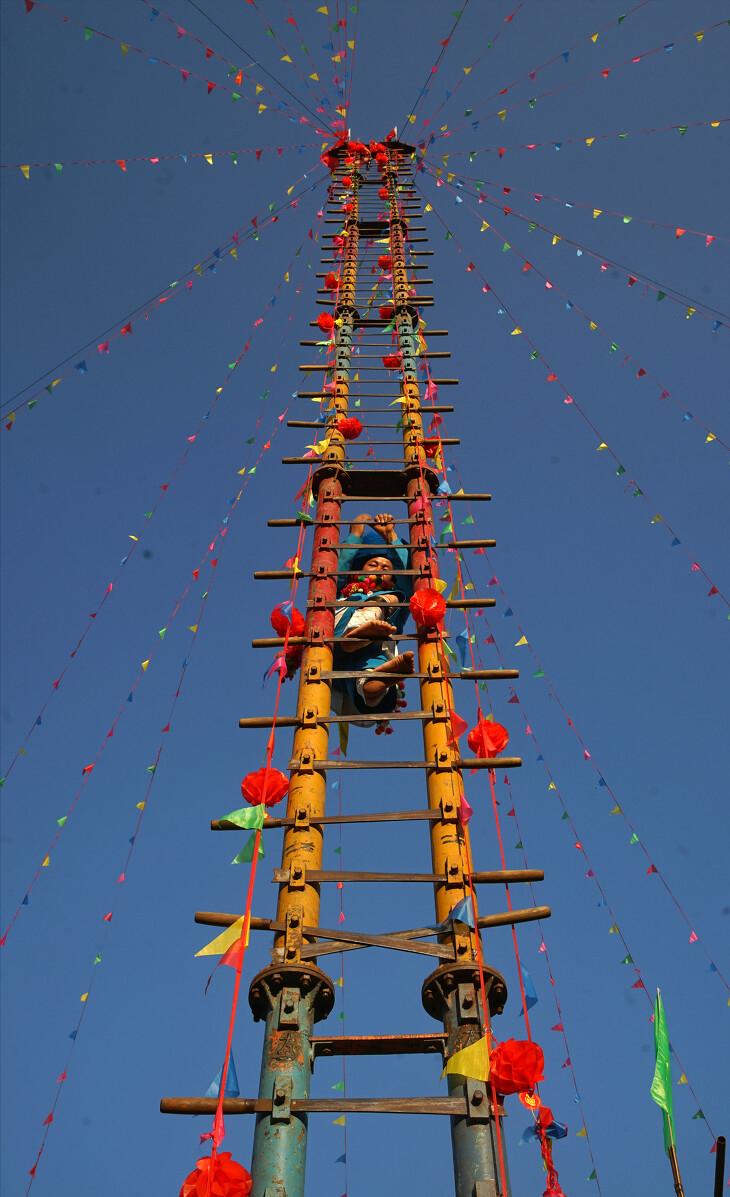 傈僳族刀山火海表演,傈僳族刀山火海是真的么