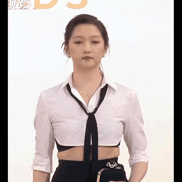 顶级网红逐梦娱乐圈，结果她被骂颜值太普通？