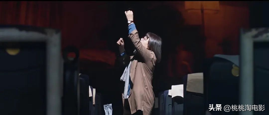 很感动，因为她一直还在坚持