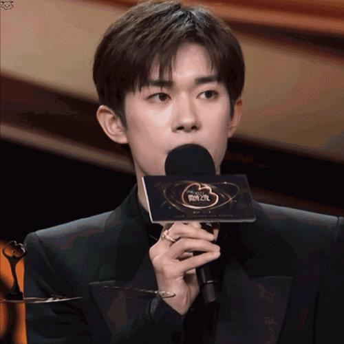 揭秘明星不为人知的丑闻,明星揭露娱乐圈的内幕