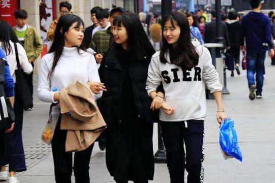 大学女生被室友孤立了怎么办,大学女生被舍友孤立怎么办