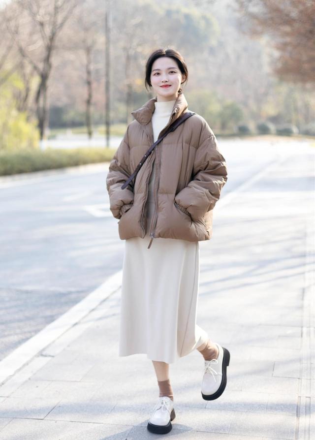 今年流行的裙子袜子,春季搭配裙子穿的袜子推荐