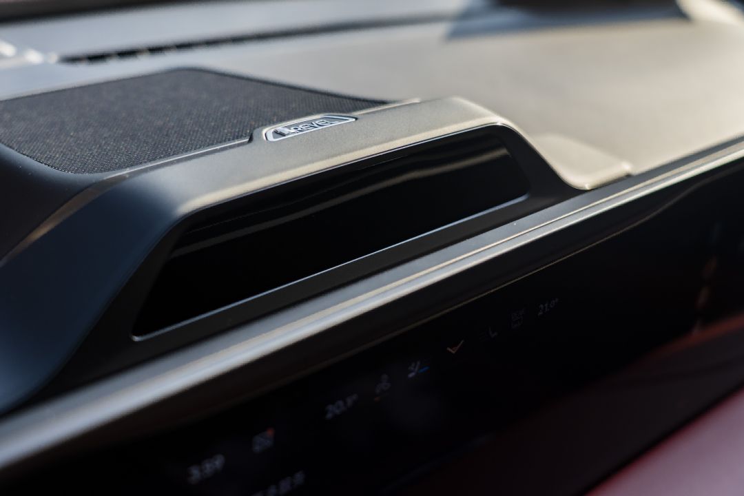 新款林肯z试驾,22款林肯z银色试驾