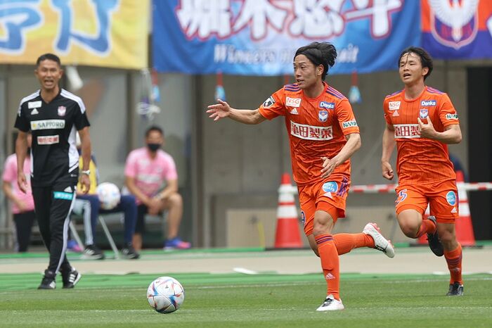 天皇杯新泻天鹅上半场,日天皇杯是什么级别比赛