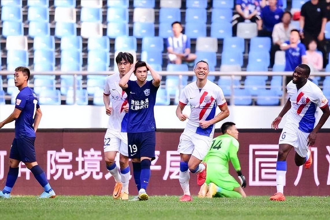 上海申花1:4惨败后场,上海申花战胜深圳晋级四强